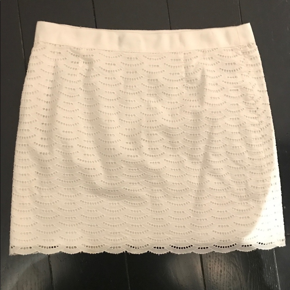 J.Crew white lace mini skirt. Worn twice. Size 2.